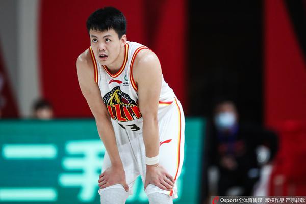 別眨眼！約基奇“推球”快發(fā) 布勞恩速推反擊助飛戈登空接暴扣！