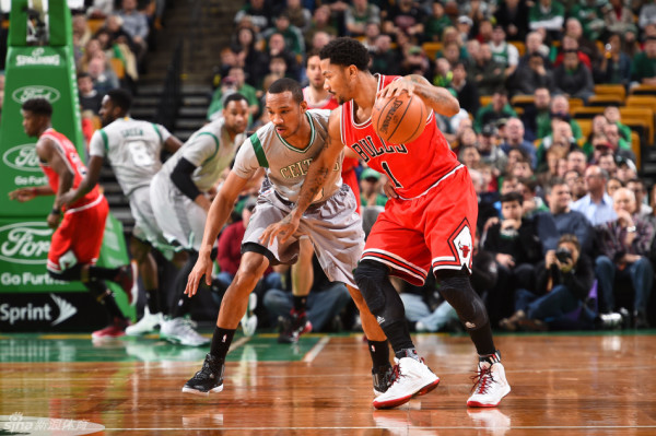 期待已久的手游蜉蝣之國的囚徒即將登陸九游，這款手機游戲吸引了大批玩家的關(guān)注，想下載這款游戲，有很多粉絲都在問九游小編蜉蝣之國的囚徒好玩嗎？蜉蝣之國的囚徒值不值得玩？現(xiàn)在就為大家來簡單分析下，看看這款游
