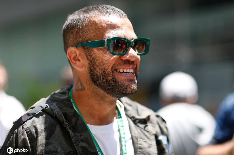 阿斯報：阿勞霍在巴薩的處境一百八十度大轉(zhuǎn)彎，鎖定首發(fā)概率大增