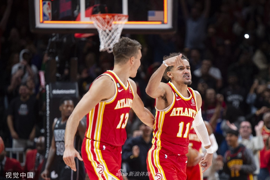 直播吧9月20日訊 費城76人官方曬出了復古造型的球場地板涂裝，并神秘的寫到：“懂的人自然懂?！笨吹竭@個主場Logo，吧友們最想想到誰？
