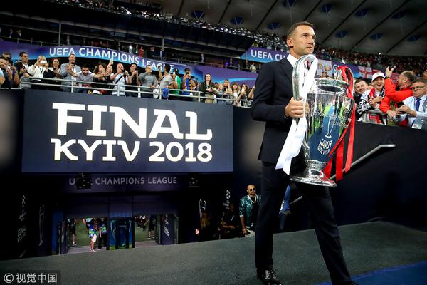 虎撲01月25日訊 凱爾特人今日官方公布了明天與獨(dú)行俠比賽的傷病情況。德里克-懷特遭遇左膝酸痛，明日比賽出戰(zhàn)成疑。北京時(shí)間明日6:30，凱爾特人將客場挑戰(zhàn)獨(dú)行俠。本賽季至今，懷特共出戰(zhàn)43場，場均33