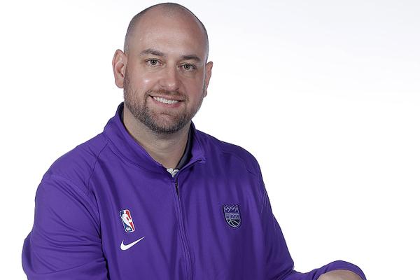 戰(zhàn)績不佳，僅帶隊11場英甲后曼聯(lián)傳奇布魯斯就遭布萊克浦解雇