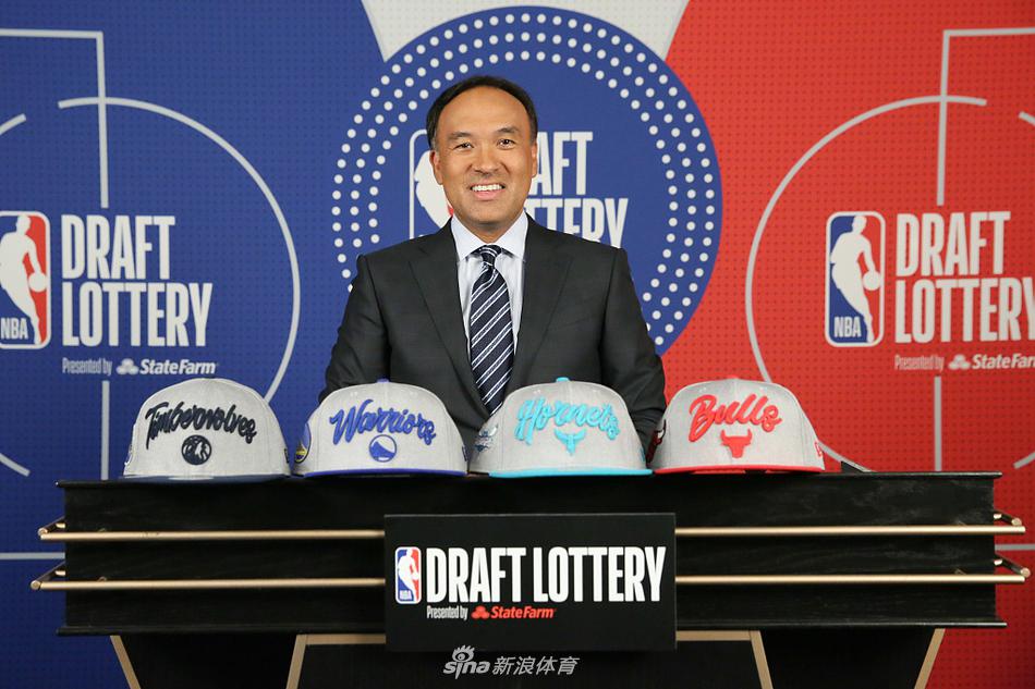 澳門冠軍賽打響！王楚欽獨(dú)守半?yún)^(qū)，中日對(duì)決一觸即發(fā)，誰(shuí)能奪冠？