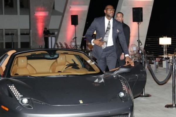 姆伯莫本場數(shù)據(jù)：1進球1關鍵傳球+1錯失進球機會，評分7.7