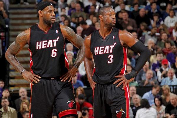 [流言板]神龜凝視！威少急停急起突破阿爾達馬上籃打進，凝視對手吃T