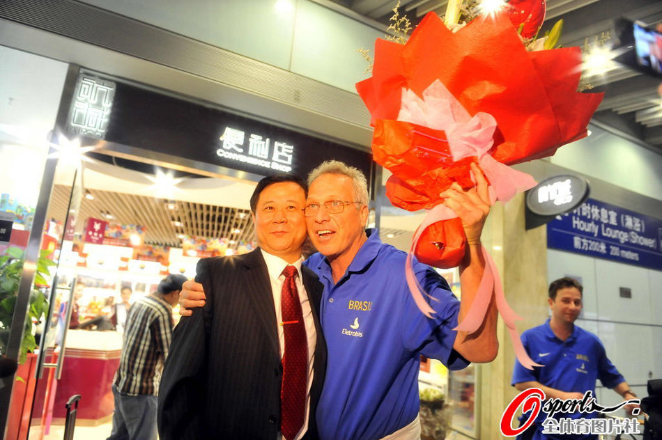 奧賴利：剛改踢左后衛(wèi)感覺挺難的，但我收到了很多建議我也很享受