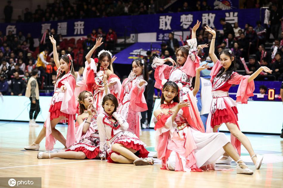 7中7砍14分！黃蜂主帥：卡爾克布倫納打法簡潔 攻防都在不斷成長