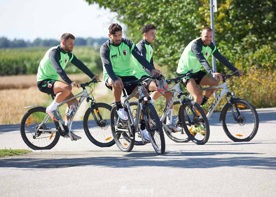 迪馬利亞ins評論梅西：永遠(yuǎn)不要停下腳步，我的GOAT朋友！