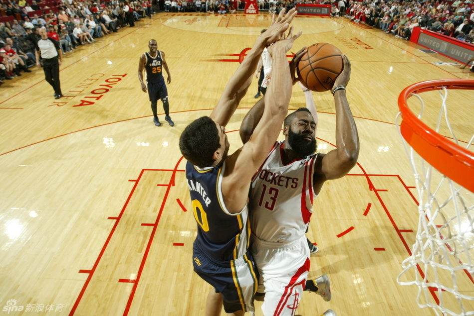 真被氣到了！斯洛特談埃基蒂克染紅：毫無必要且愚蠢，要控制情緒