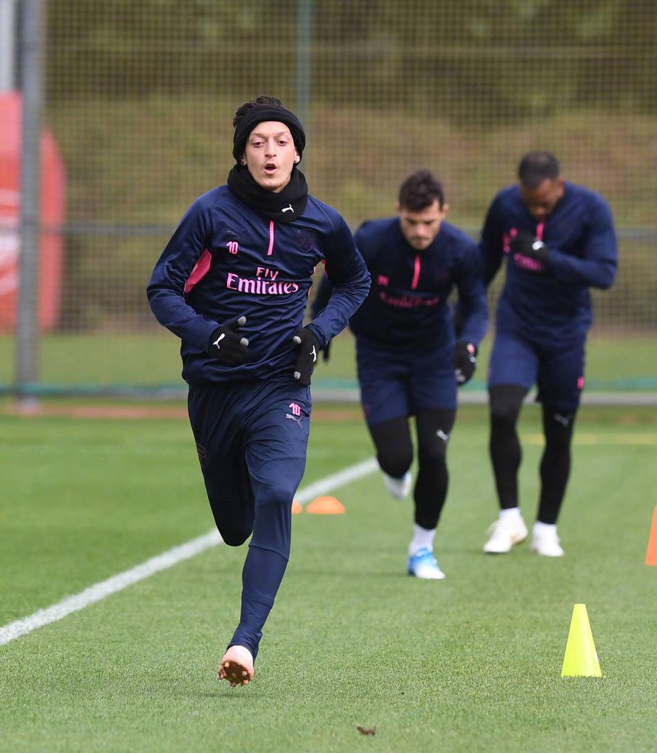 全能輸出！布克12中4拿到18分5板5助1斷 正負(fù)值+14最高