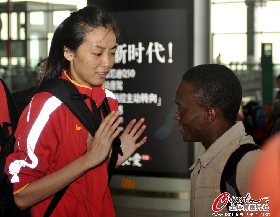 很形象！內(nèi)維爾談曼聯(lián)：樂(lè)觀情緒略受打擊，感覺(jué)像舊傷疤裂開(kāi)了