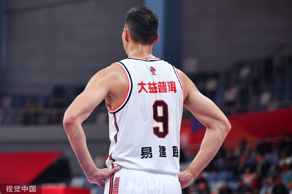 媒體感慨老將年齡并在其中嘲諷喬治，奧尼爾轉(zhuǎn)發(fā)