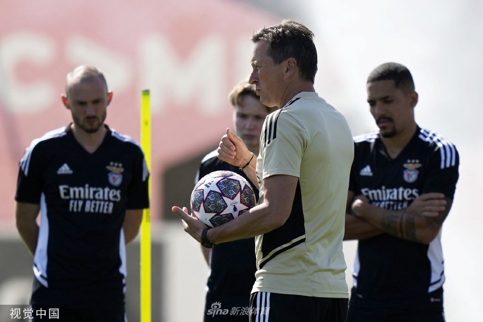 在游戲中，劍星前期想要獲得強力輔助脊椎，需要了解一些特定的途徑和方法。首先，完成主線任務(wù)是獲取脊椎的重要方式之一。隨著主線劇情的推進，會有不少任務(wù)獎勵包含脊椎。這些任務(wù)難度適中，按照劇情指引逐步完成即
