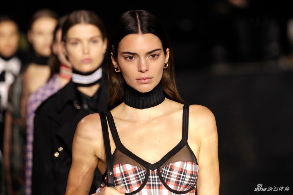 首節(jié)狂轟18分！阿德巴約19中8拿下24分5板4助1斷 正負值+25