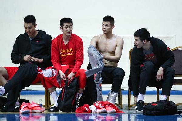 記者：對申花來說新賽季的海港既熟悉又陌生，德比天平反向傾斜