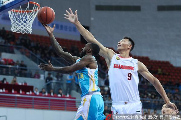 恩里克執(zhí)教以來，巴黎3次單場完成900次以上傳球五大聯(lián)賽第一