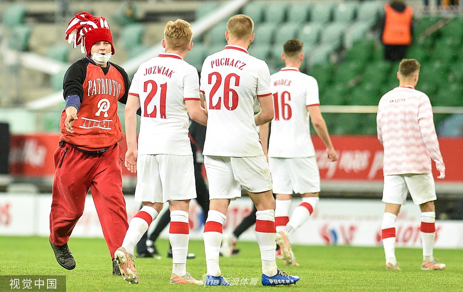 馬卡：維尼修斯更衣室地位并未改變，但他狀態(tài)下滑是不爭的事實