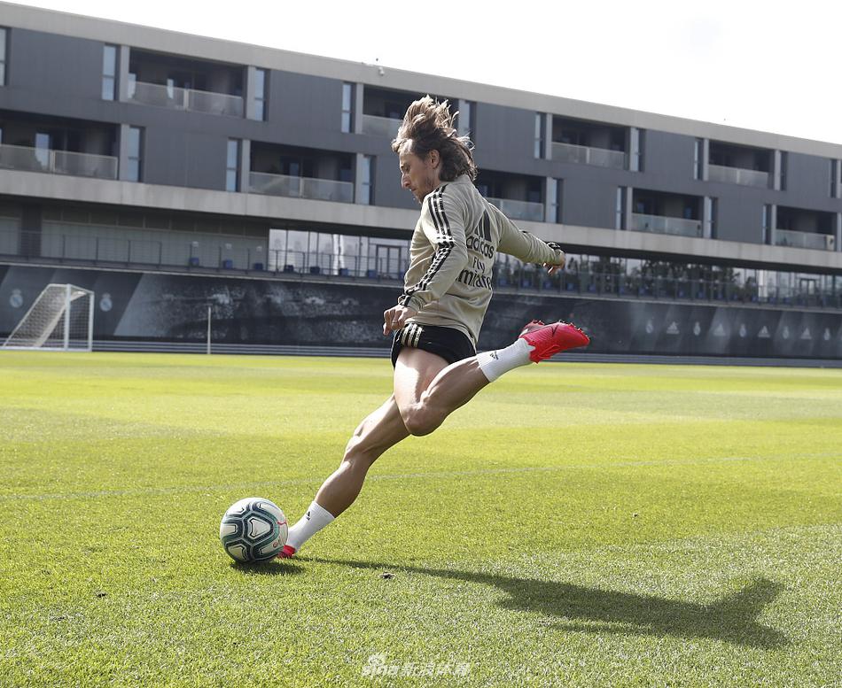 《代號二杠三》卡羅角色故事立繪推薦