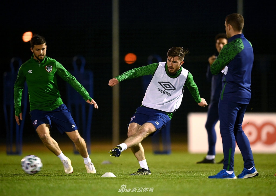 新賽季沖！森林狼曬訓(xùn)練照：愛德華茲&迪文&里德喜笑顏開
