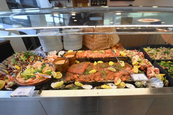 錯失扳平！基米希失誤，阿德耶米絕佳機會射門結(jié)果支撐腳打滑踢飛