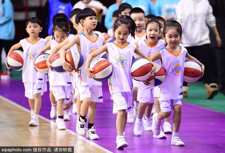 不滿被換下？阿爾瓦雷斯：唇語解讀和我說的無關(guān)，我只是在說臟話