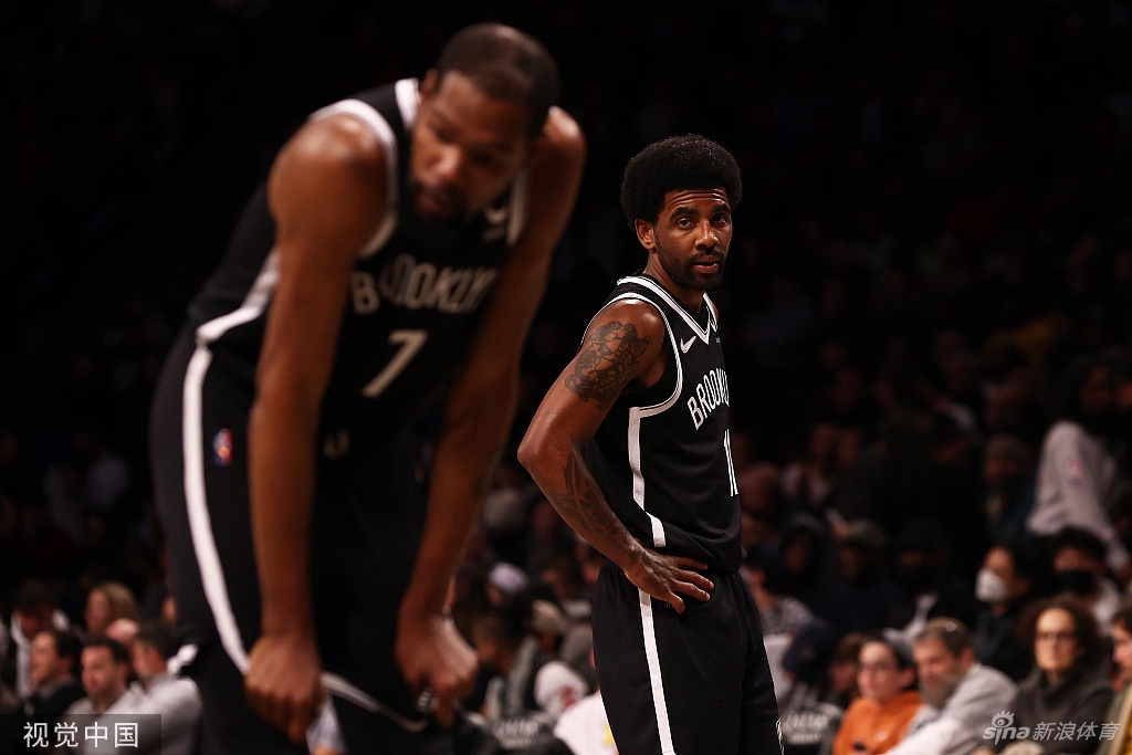 三連敗爭冠希望渺茫，法比奧賽后在角落傷心落淚，孩子陪伴安慰