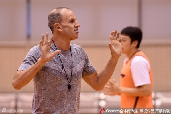 本賽季到目前為止曼聯(lián)在英超聯(lián)賽進21球丟26球，近6輪1勝5負
