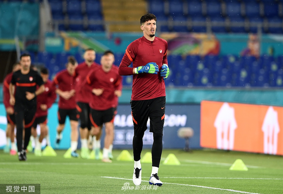 76人休賽期解雇了許多員工 一位與恩比德關(guān)系密切的保安也被換了