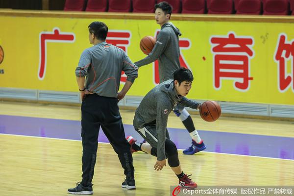 記者：廣東籍中場李永佳確定加盟津門虎，今天已經(jīng)向球隊報到