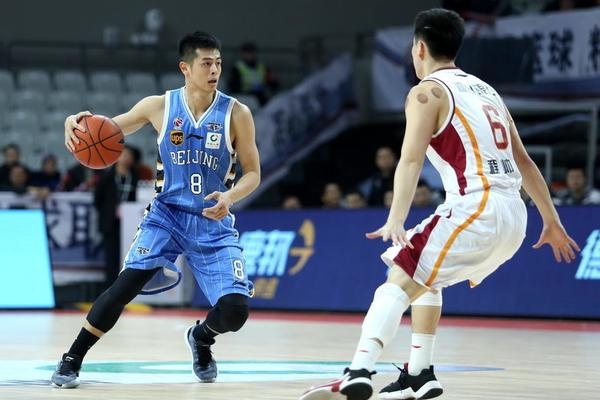 當?shù)孛襟w：卡納瓦羅與烏茲別克足協(xié)簽1+4合同，現(xiàn)主帥擔任其助教