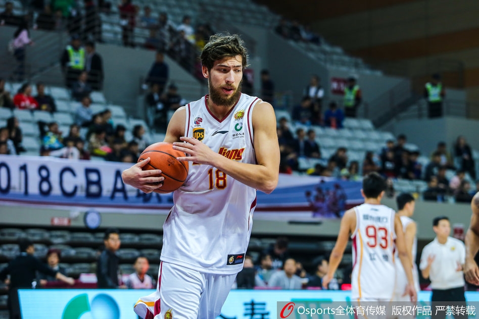 NBA球星夫婦穿搭：庫里、詹姆斯夫婦居家低調(diào) 科比瓦妮莎郎才女貌