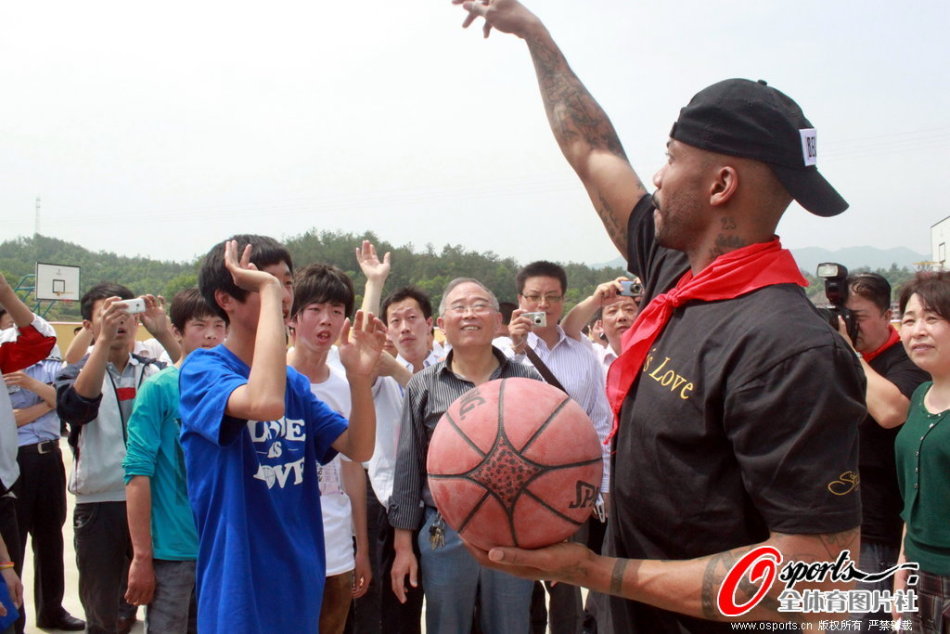 遭絕平！穆帥抱怨判罰：腳趾踩腳趾也能吹掉進球，不喜歡這種足球