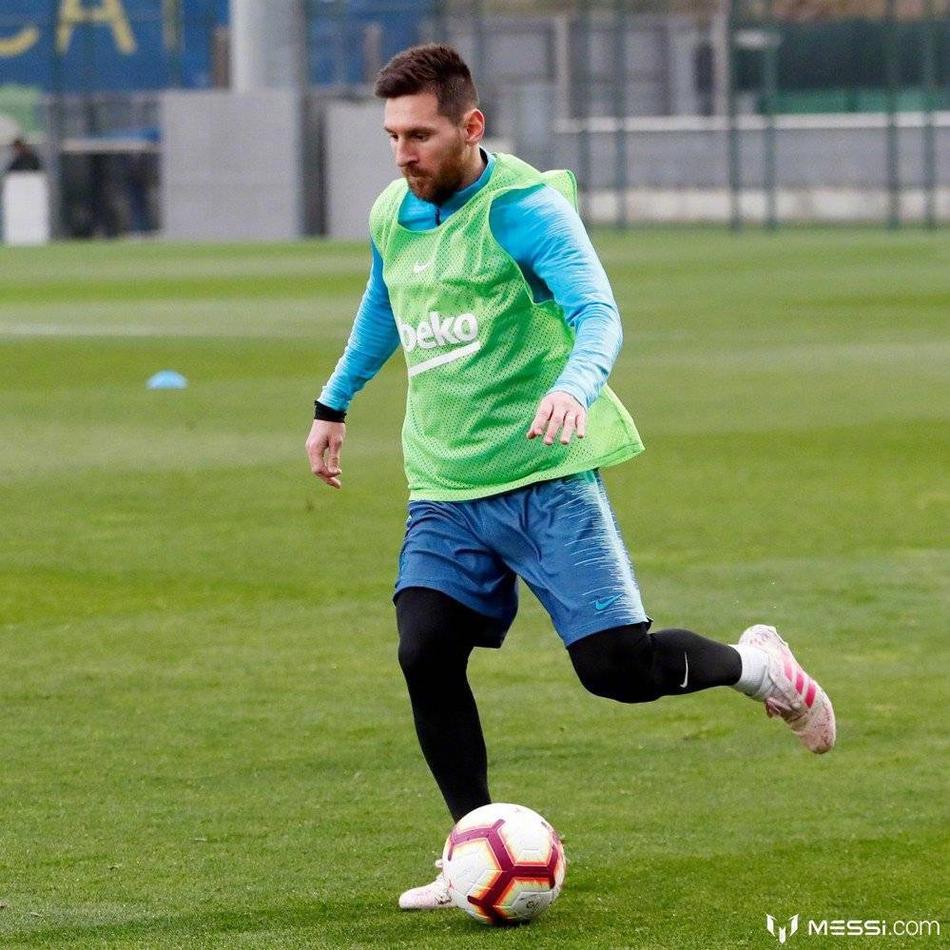 虎撲11月15日訊 今天NBA季中錦標賽湖人主場對陣灰熊的比賽已經結束。全場戰(zhàn)罷，湖人以134-107戰(zhàn)勝灰熊。賽后采訪談到在湖人打球的壓力，八村壘表示：“每個人都知道在湖人打球有壓力，尤其是那些新來
