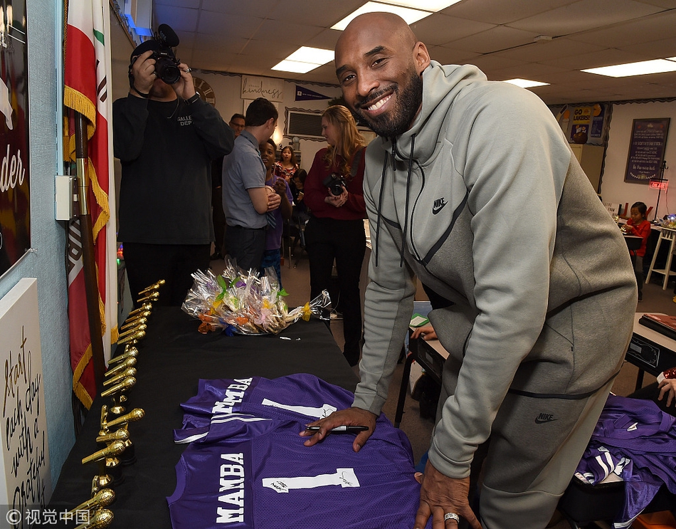 簡的一影是普攻使用次數(shù)加一，不過一次狂熱依然只能積攢一顆能量，狂熱心流的持續(xù)時間變長，同時提升百分之十幾的物理異常積蓄效率，自身異常精通轉(zhuǎn)化為最多提升百分之三十的增傷能力，一影可以說是機制和數(shù)值的雙重
