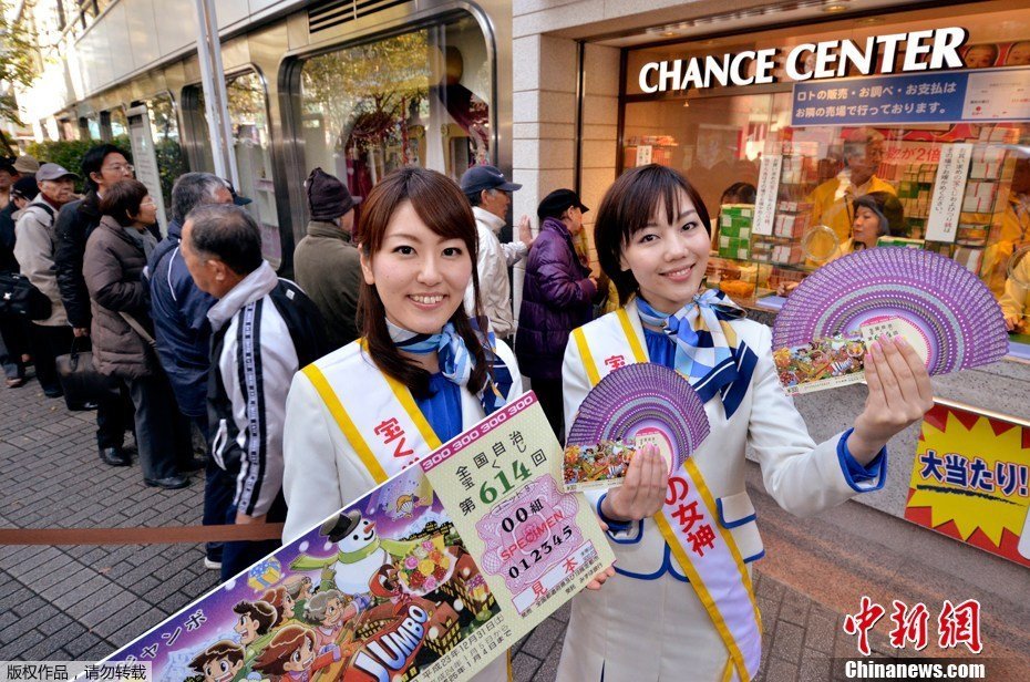 誰能獲獎？男女足金球獎抵達現(xiàn)場金球獎                                                                2025-09-23 02:45:1
