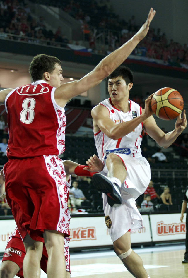 直播吧12月30日訊英超聯(lián)賽第19輪，曼城在客場2-0戰(zhàn)勝萊斯特城。本場比賽后，曼城主帥瓜迪奧拉在接受采訪時稱贊了球隊邊鋒薩維尼奧的表現(xiàn)。他表示，薩維尼奧在攻防兩端都很有侵略性。隨后，瓜迪奧拉還透露，
