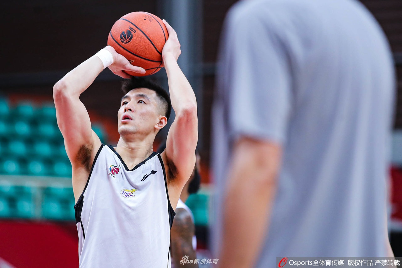 薩利巴：想保持狀態(tài)幫助阿森納贏得獎(jiǎng)杯 我的第一件球衣是亨利的冰糖燉雪梨                                                                2
