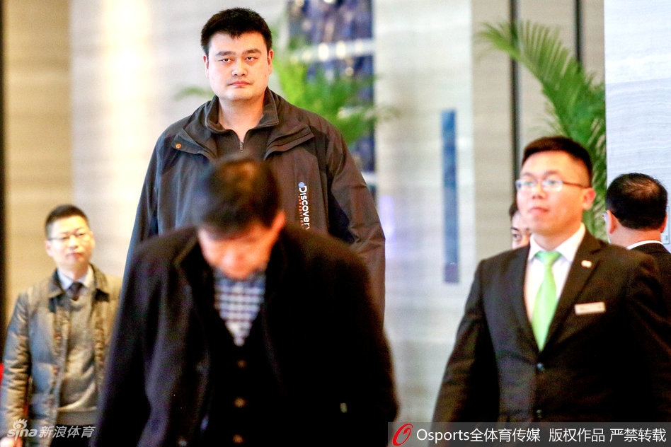 前廣州隊球員馮俊彥發(fā)視頻告別球隊，背景音樂為《講不出再見》