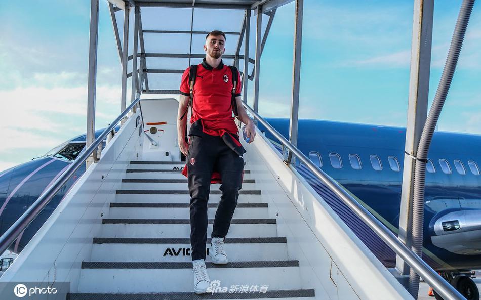 2025年09月26日 05:46:25懂球帝                 據知名轉會記者羅馬諾獨家消息，曼城即將與薩維尼奧就一份新合同達成協(xié)議。 羅馬諾表示，曼城正在與巴西邊鋒薩維尼奧就長期續(xù)約
