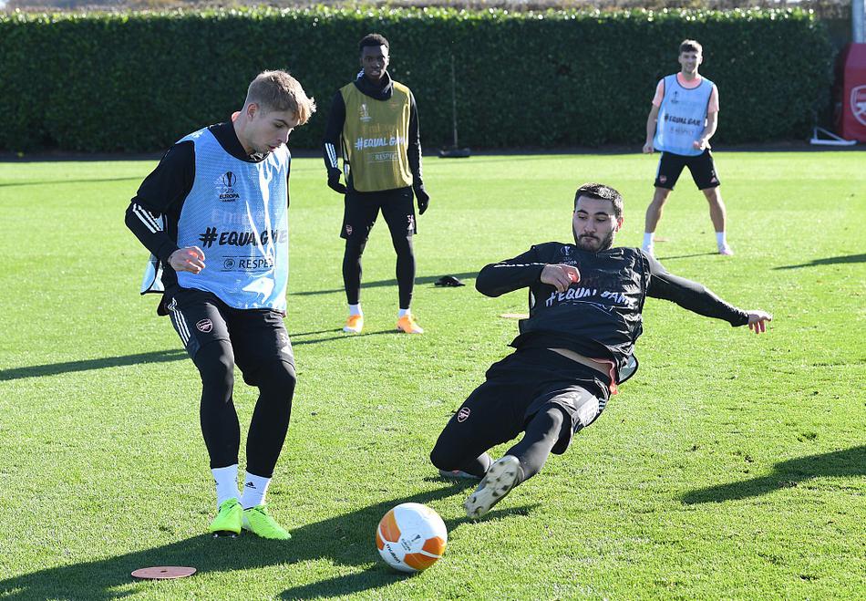 2025年10月1日 22:41:59 | 體育24小時熱點                 亞冠精英聯(lián)賽東亞區(qū)第1輪，申花1-1戰(zhàn)平蔚山HD，吳曦賽后表示，丟球可能還是瞬間注意力不集中導致的。點評比
