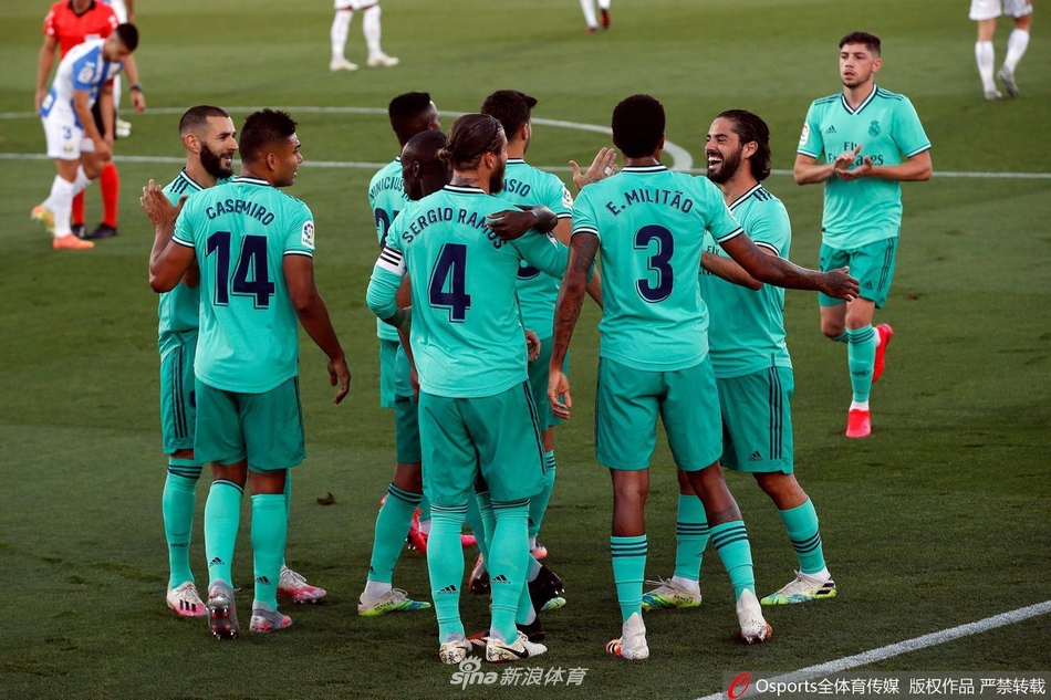 送分！斯洛文尼亞低級(jí)失誤 施羅德反擊打成2+1予以懲戒