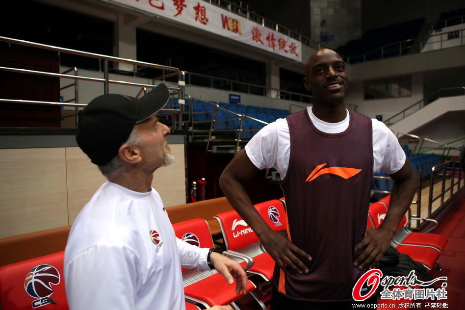 美記：森林狼計劃在本賽季正式退役加內(nèi)特的21號球衣