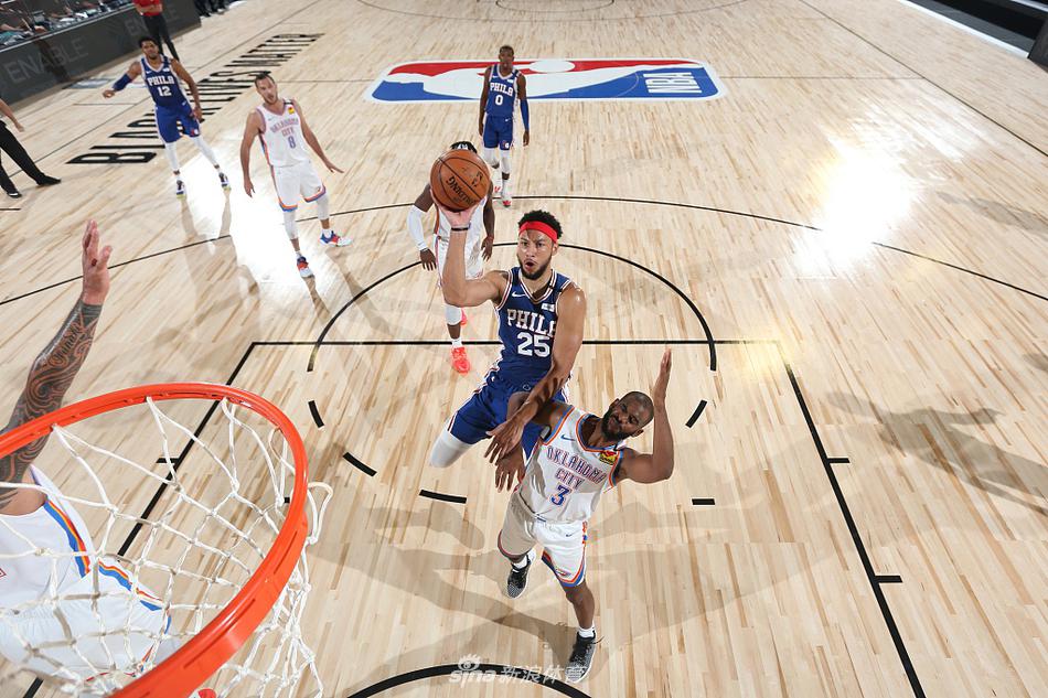 漢堡球員心態(tài)已崩！迪亞斯遠(yuǎn)射折射破門，拜仁29分鐘4球領(lǐng)先