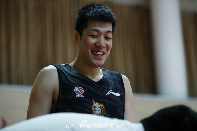 直播吧10月23日訊 NBA常規(guī)賽，馬刺125-92大勝獨行俠。此役，馬刺球員文班亞馬僅出場29分40秒，21投15中，三分2中1，罰球11中9，爆砍40分15籃板1助攻1搶斷3蓋帽，正負值+31。N
