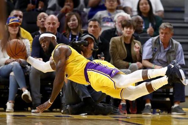 穆里尼奧：本菲卡選舉讓球員感受到壓力，但今天的表現(xiàn)沒有大問題