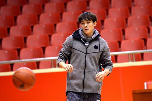 納斯：今天喬治參加了一點五對五訓(xùn)練 何時復(fù)出還得繼續(xù)等等