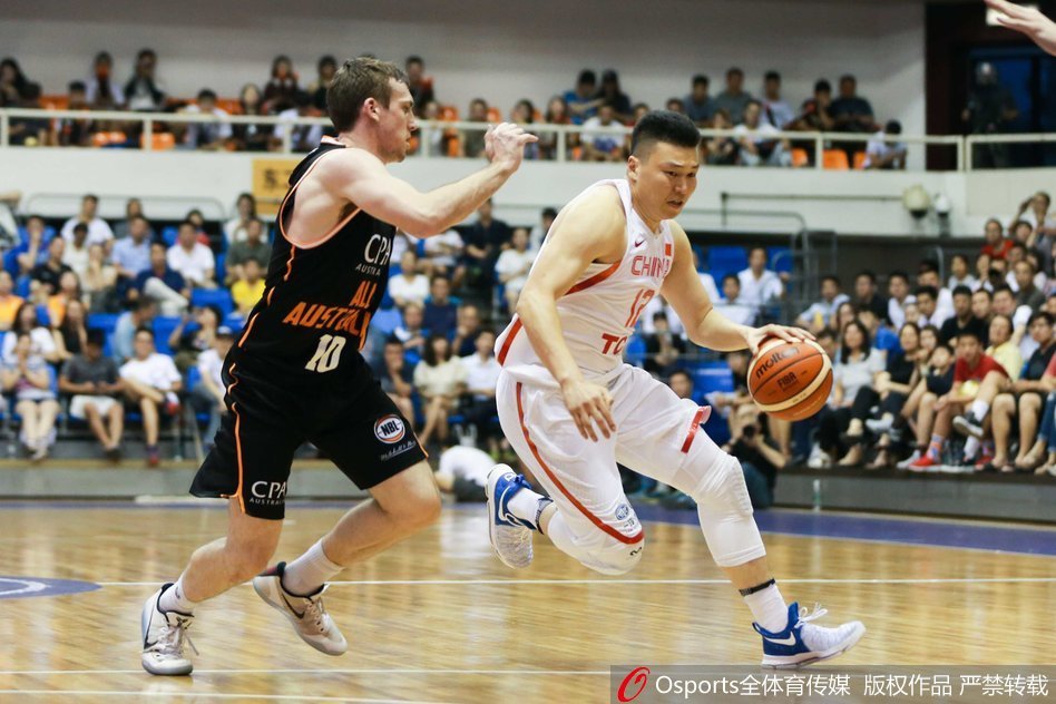 戴維斯打趣：老詹比喬丹多花7個(gè)賽季登頂，希望他繼續(xù)積累