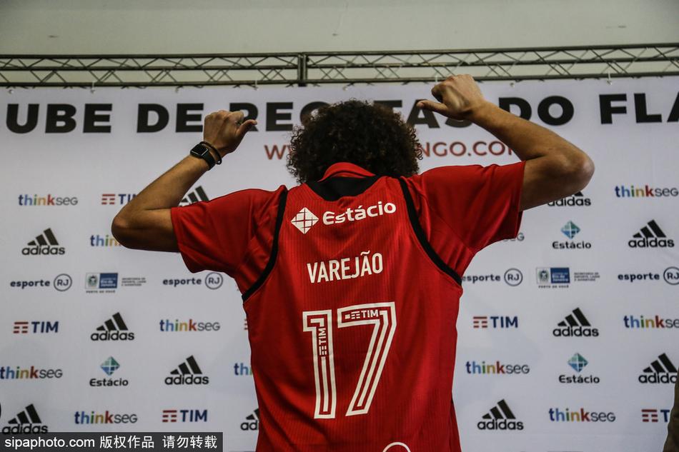 致敬穆大叔！斯圖爾特退防中左手大帽唐斯，隨后搖手指慶祝