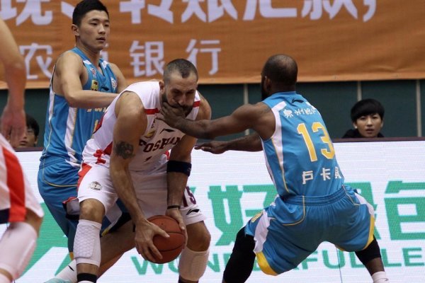 荷甲射手王?上田綺世7輪6球領(lǐng)跑射手榜，荷甲榜首鐵主力中鋒??