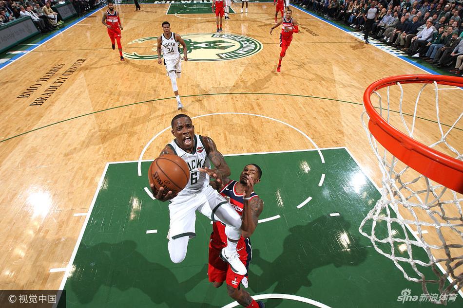 什么叫“稍微防防”??球迷實拍：阿諾德“第一視角”看利馬進球